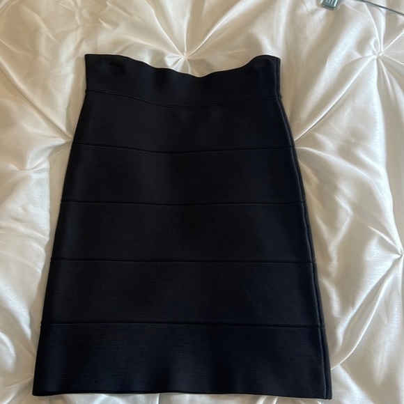 BCBG BODYCON BLACK SKIRT SIZE XS - Picture 1 of 6